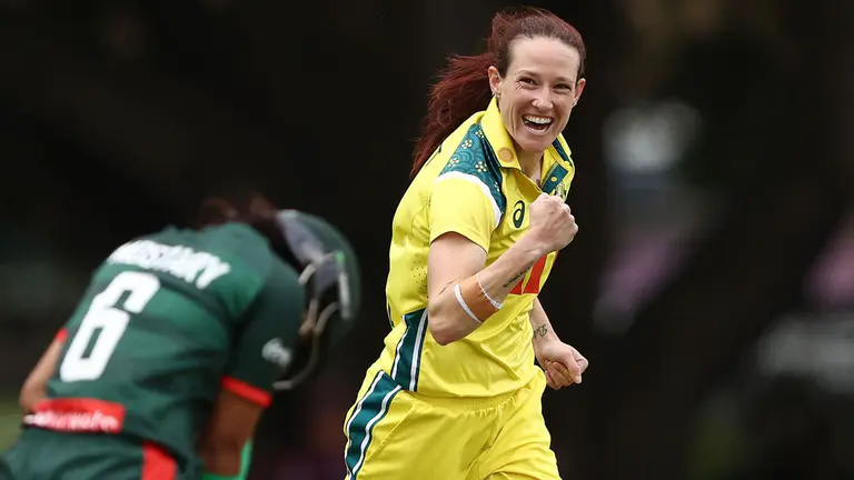 Sensational Schutt leads Aussies to clinical series sweep