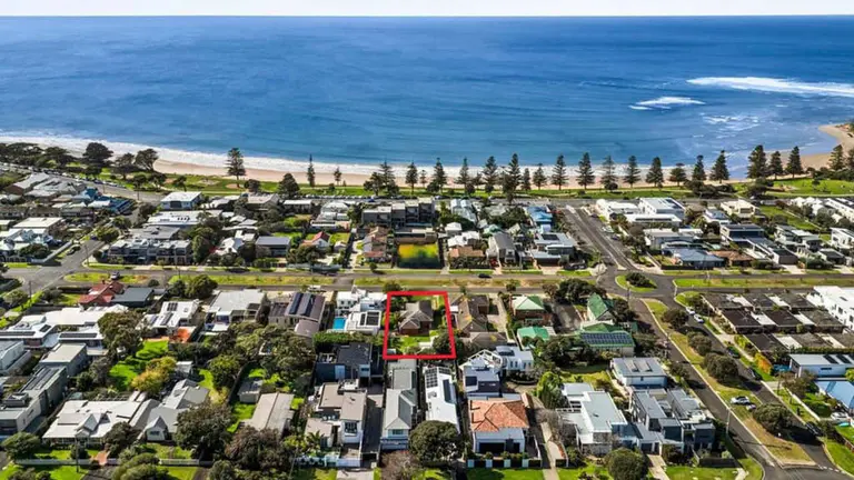 Old Torquay home smashes reserve by $200,000