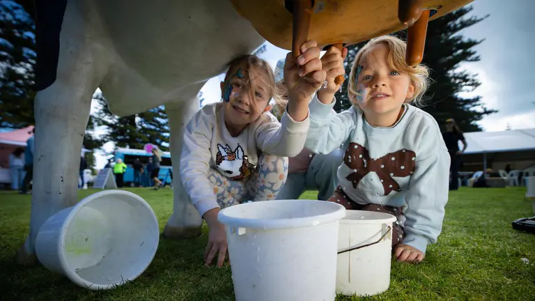 A slice of country life hits Fremantle as crowds pack out free Farmer on Your Plate festival