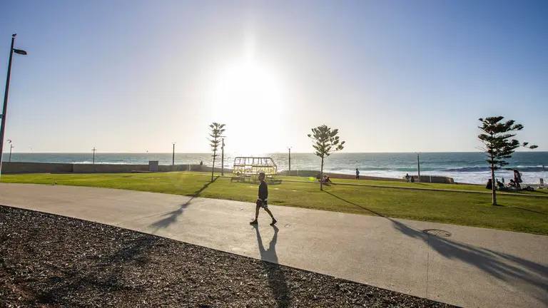 Perth weather: 32C heat before showers, possible thunderstorm roll in