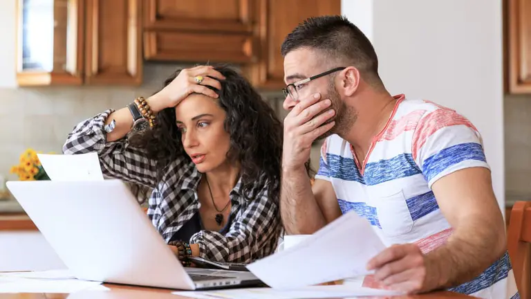 Mortgage nightmare: Aussies spending half their income on home loans as investors flee