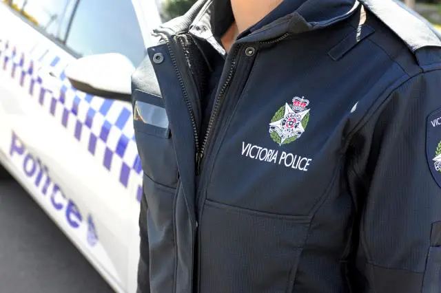 Knife-wielding man arrested in Footscray