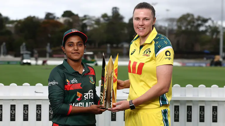 Australia hunt early wickets after opting to bowl in Brisbane